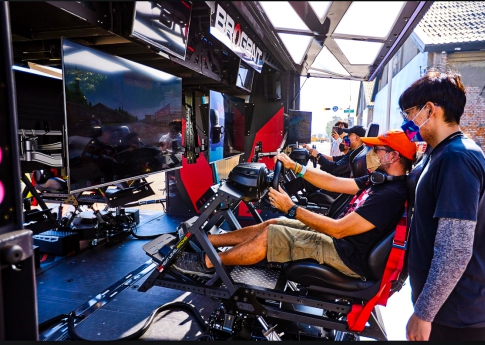 賽車模擬器結合5G  玩家遠端異地連線競賽   超級車手頂尖對決   民眾免費體驗「下賽道」競速快感